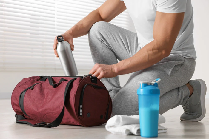 Gym Bag Essentials: 10 Items Every Regular Should Carry